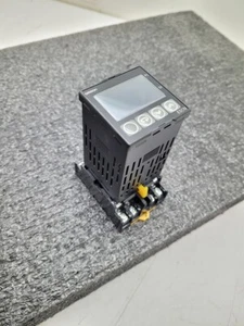 Omron E5CN-Q2TDU Temperature Controller With Omron P2CF-11 Din Mount - Picture 1 of 11