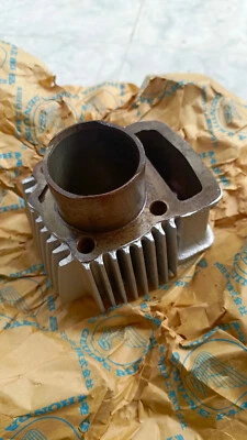 NOS Honda CS90 S90 CL90 S90z Cylinder 89cc Foto 1 de 4