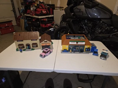 LEGO The Simpsons: The Simpsons House (71006) & 71016 The kwik E Mart - Image 1 of 4