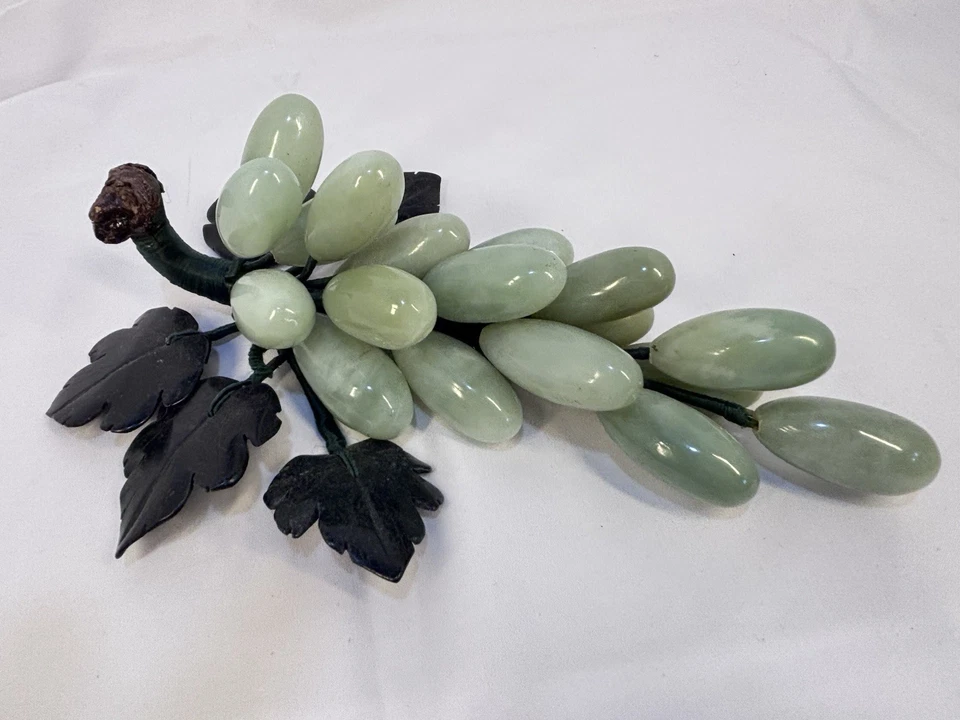 Racimo de uva italiano tallado vintage de jadita y alabastro hojas uvas fruta MCM Foto 1 de 4