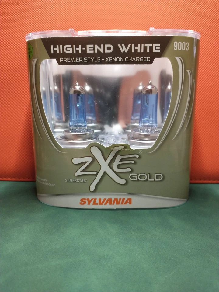 Bombillas de faros Sylvania 9003 Silver Star ZXE doradas nuevas en paquete Foto 1 de 4