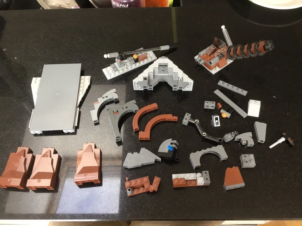 Lego Star Wars Duel on Geonosis 75017 Incomplete Spare Parts - Image 1 of 1