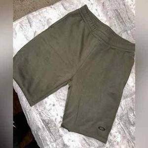 NWOT Men's Small Oakley Olive Green Cotton Relaxed Fit Shorts with Pockets - Picture 1 of 5