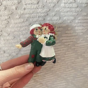 Raggedy ANN & ANDY 1998 Christmas Ornament Vintage 3" Umarmungsfigur - Bild 1 von 4