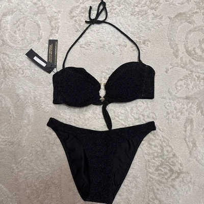 Sauvage Bikini Negro Brillante con Anillo Serpiente Dorado Foto 1 de 4