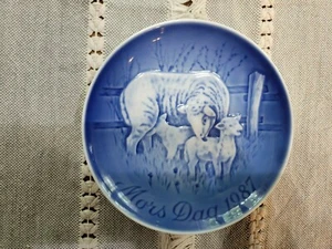 Piatto porcellana vintage Bing & Grondahl festa della mamma made in Denmark agnelli 1987 - Foto 1 di 2