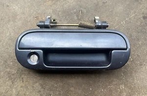 95 96 97 98 1996 HONDA ODYSSEY RIGHT PASSENGER FRONT EXTERIOR DOOR HANDLE BLUE - Picture 1 of 3