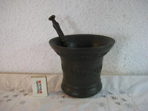 Uralter Bronze Mörser mit Pistill/Stößel aus dem 16./17. Jahrhundert a. Sammlung - Bild 1 von 7