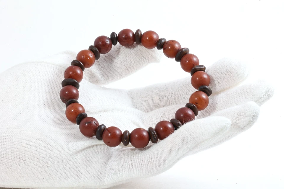 Антикварный браслет из тибетского янтаря в натуральном коричневатом оттенке - Изображение 1 из 4