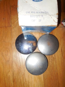 NOS 1959-1963 Ford F100 F250 4x4 Front Hub Grease Caps B8TT-1131-B - Imagen 1 de 2