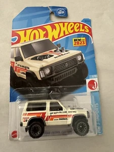 Hot Wheels #20 J-Imports 1/10 NISSAN PATROL CUSTOM White Truck - Picture 1 of 3
