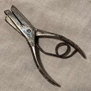 Vintage Hole Punch. - Picture 1 of 10