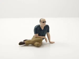 Figura Lee H. Katzin director Le Mans para modelos 1:43 Cartrix - Imagen 1 de 4