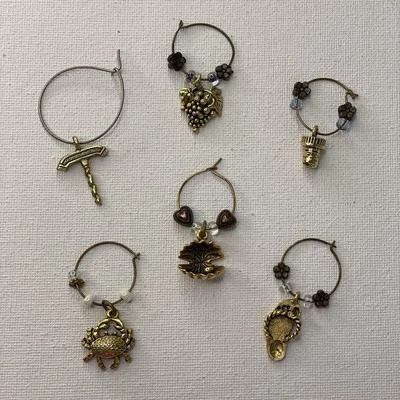 Lote De Colección De 6 Dijes De Copas De Vino Anillos Identificación 3 De Bodega Tema 3 De Playa Foto 1 de 4