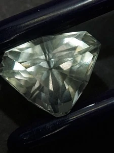 Natural hiddenite gemstone - faceted green Kunzite Spodumene 10.00 CTS - Picture 1 of 10