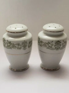 Vintage Porcelain Floral Salt and Pepper Shakers 3.1/2'' Tall Made in Japan - Picture 1 of 6