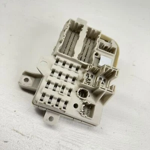 2003-2005 Mazda 6 Mazda6 2.3L L4 Interior Cabin Fuse Box Under Dash OEM 03 04 05 - Picture 1 of 9