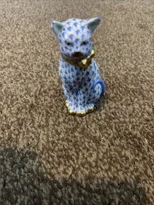 Herend Blue Fishnet Cat With Gold Bow 9cm Tall 15536 Sitting Hand painted - Picture 1 of 7