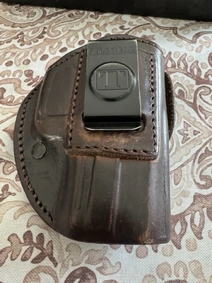 FUNDA TAGUA CUATRO EN UNO PARA SMITH&WESSON M&P COMPACTA MANO DERECHA CUERO NEGRO Foto 1 de 4