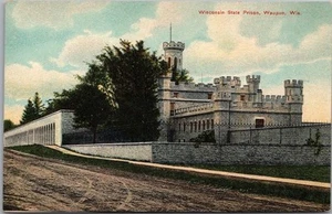 WAUPUN vintage, Wisc. Postal "VISTA TRASERA, PRISIÓN ESTATAL DE WISCONSIN" c1910s SIN USAR - Imagen 1 de 2