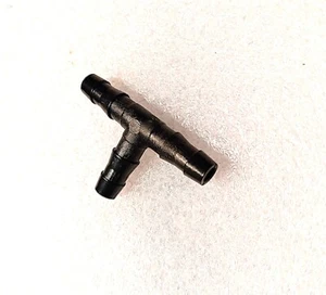 RACCORD ABS EN " T " POUR DURITE DE 4 à 5mm AUTOS / MOTOS / SCOOTERS / TONDEUSES - Photo 1/1
