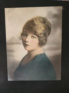 De colección. Foto original coloreada a mano de una mujer hermosa 6x9 - Imagen 1 de 1