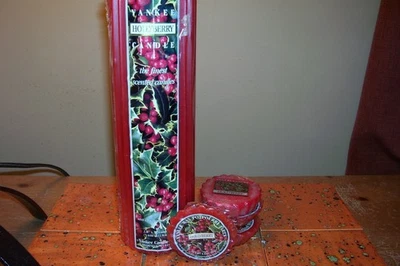 yankee candle ONE 2.8" X 9" SCENTED PILLAR HOLLYBERRY + 4 TARTS - Image 1 of 4