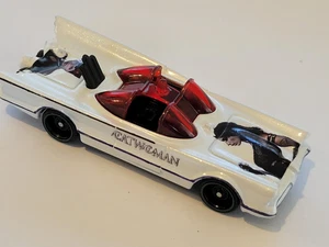 Hot Wheels BATMAN tv show 1966 Batman CATWOMAN Z K steals the Batmobile custom - Picture 1 of 7