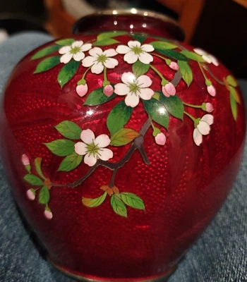 Jarrón antiguo japonés rojo sangre esmalte cloisonne bambú pájaros floral usado en excelente estado Foto 1 de 4