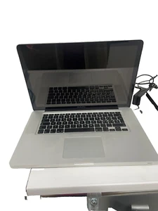 MacBook Pro mi-2009 13,3 pouces 500Go SSD 6GB RAM - Photo 1/3