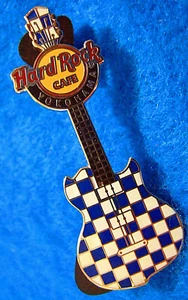 YOKOHANA JAPÓN GUITARRA A CUADROS AZUL Y BLANCO 2013 Hard Rock Café PIN LE200 - Imagen 1 de 1