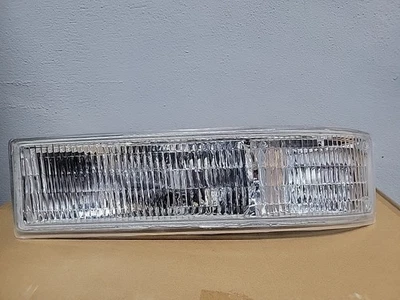 95-05 Chevrolet Astro,GMC Safari GM132-U000R,GM132-U000L (R,L) Parking Light - Image 1 of 2