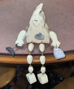 Vintage Ghost Regal Sitter Dekor Holz baumelnde Beine 9 Zoll - Bild 1 von 5