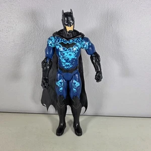 DC Comics Batman Bat-Tech Tactical Actionfigur - 11,5" - blauer Anzug - Kinderspielzeug - Bild 1 von 4
