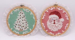 Vintage Weihnachten Spitze Stoff Hoop Wandbehang Set 2 Weihnachtsbaum Pailletten Handarbeit - Bild 1 von 17