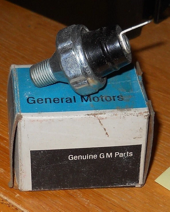 Interruptor de presión de aceite Chevrolet Corvair 1960-69 NOS Foto 1 de 1