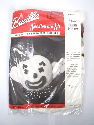 Bucilla Needlework Kit 毛茸的小丑枕头 #3414 - 复古 20 世纪 50 年代 - 密封 全新 — 第 1/4 张图片