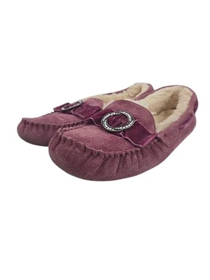 UGG Dakota Broche Buganvilla Zapatillas Mujer 8 Polvoriento Orquídea Usado en Excelente Condición Foto 1 de 4