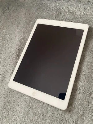 Apple Ipad 1st Generation White A1475 No Power - Image 1 of 4