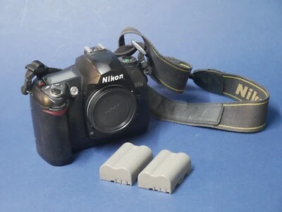 Nikon D70s 6.1mp Digital SLR Camera Body with 2x Battery, Strap, Charger - Image 1 of 4