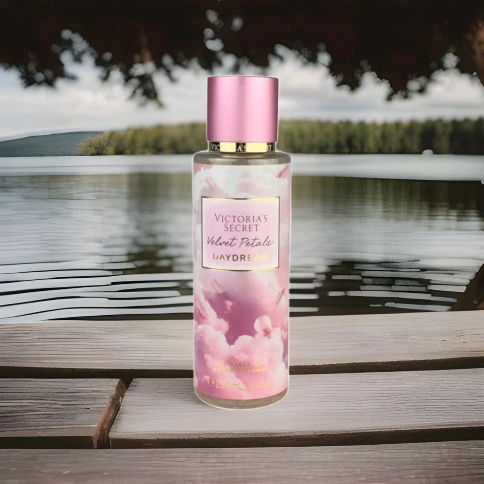 Туалетный спрей Daydream Victoria's Secret VELVET PETALS 8,4 унции - Изображение 1 из 1