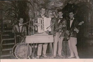 "dixi land boys" Band Postcard, ULM, Germany at Restaurant "Schlachthaus" 60s - Picture 1 of 7