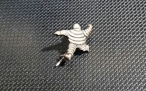 Michelin Brosche silbern ALT+ORIGINAL - Maße 15x12mm - Bild 1 von 2