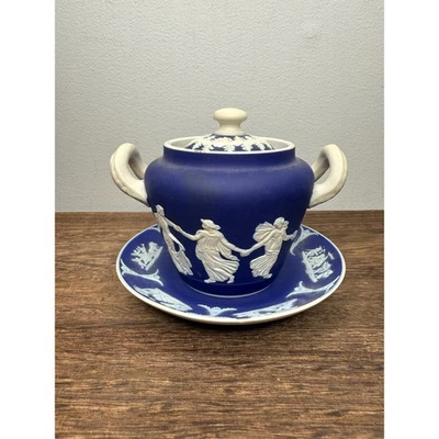 Lote de 2 figuras de azucarero cubierto de jaspe azul Wedgwood con tapa y platillo Foto 1 de 4