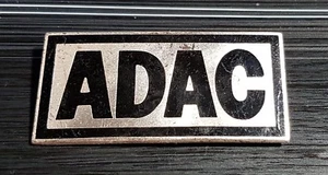 ADAC Brosche Schriftzug emailliert 52x25mm gestempelt Deschler München - Picture 1 of 1
