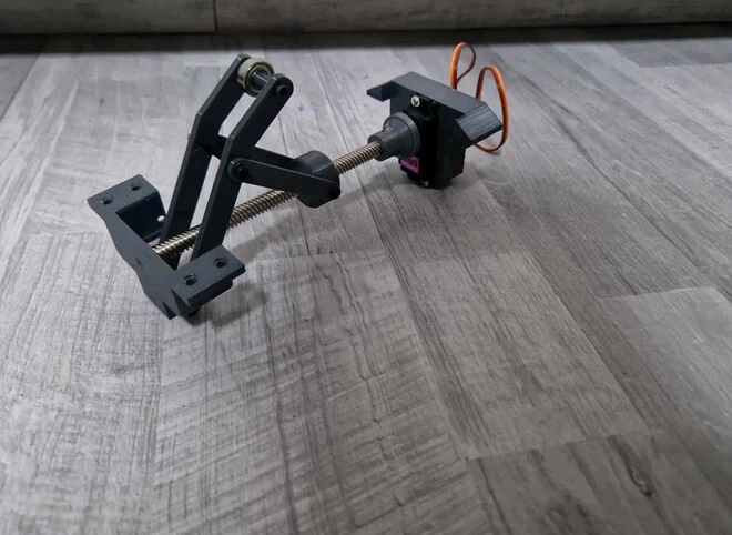 RC Kippmechanik für Bruder Anhänger und Lkws  - Bild 1 von 3