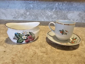 Hammersley Strawberry Ripe Zuckerdose Bone China & 1978 Porzellan Avon Teetasse - Bild 1 von 12