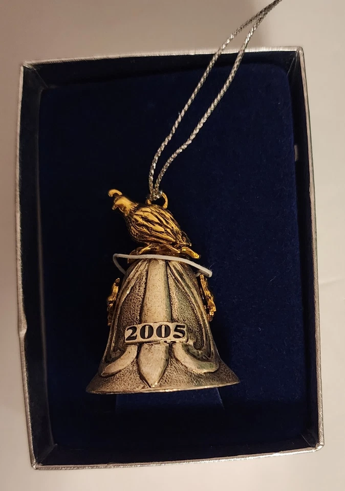 Partridge in a Pear Tree 2005 Cast Metal Bell Pear Bureau Northwest USA Ornament - Imagem 1 de 4