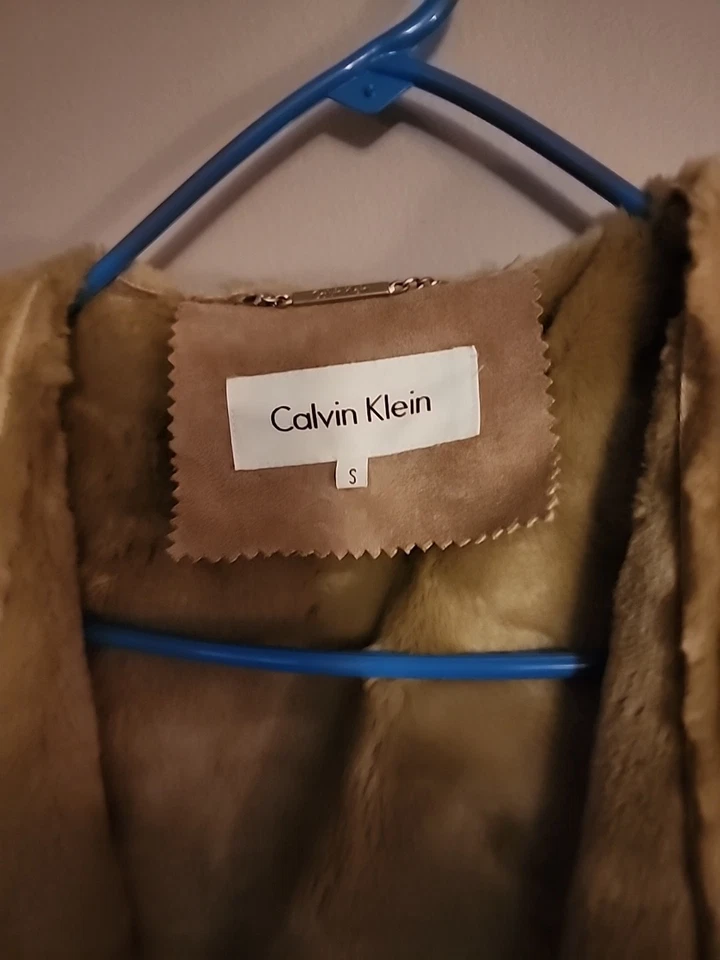 Abrigo largo vintage para mujer Calvin Klein imitación gamuza ribete de piel sintética S con capucha Foto 1 de 4