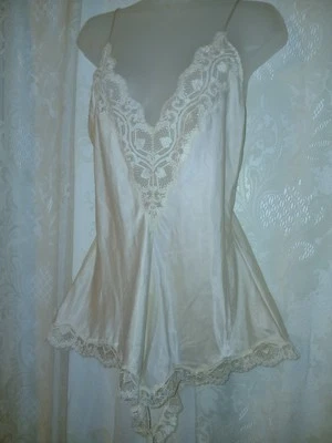 Lencería de peluche vintage Barbizon marfil satinado tela de araña corazones encaje entrepierna a presión Foto 1 de 4